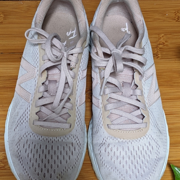 New Balance Women's Pink Fresh Foam Running Shoes Size 7.5 - Picture 3 of 6